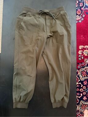 lululemon athletica Olive Green Men's Jogger Pants - M Like New